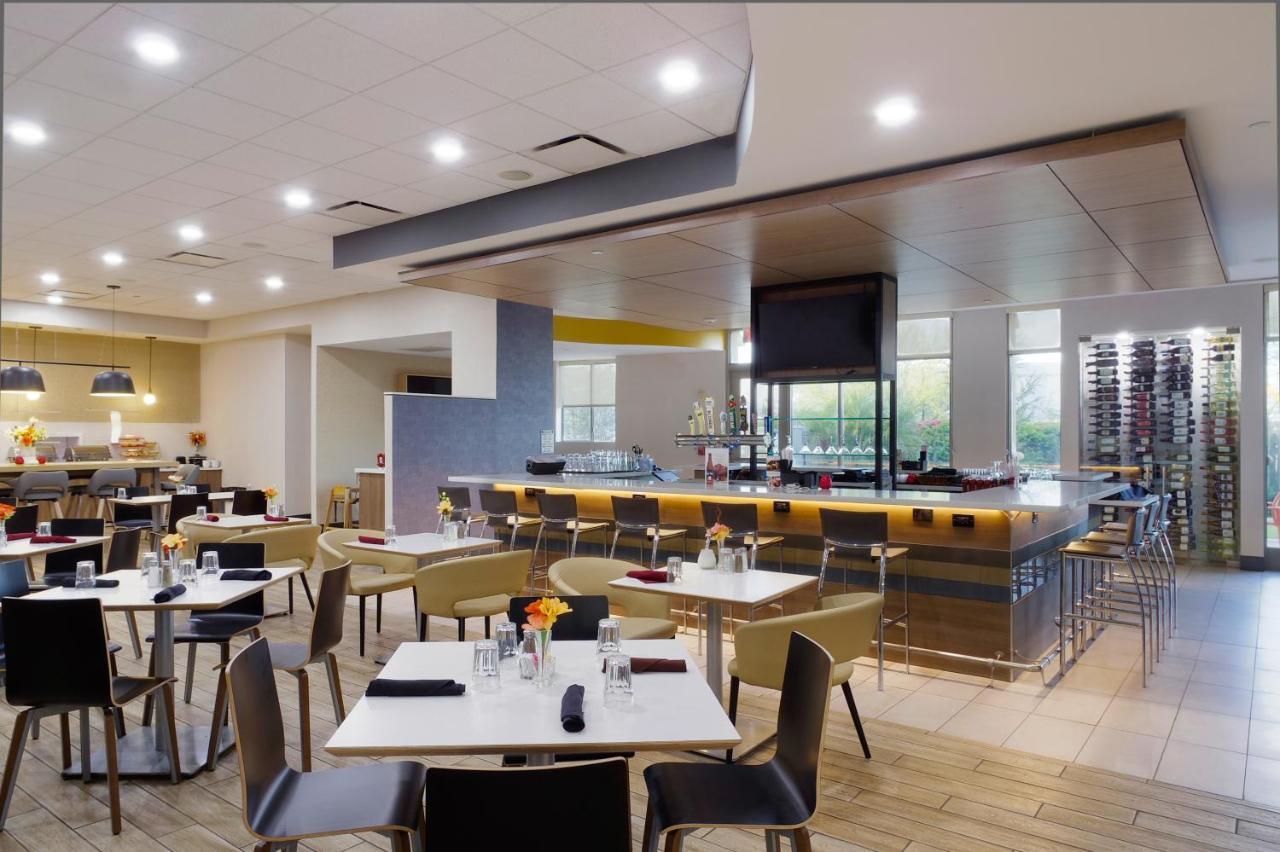 Holiday Inn & Suites Phoenix Airport By Ihg Exterior photo