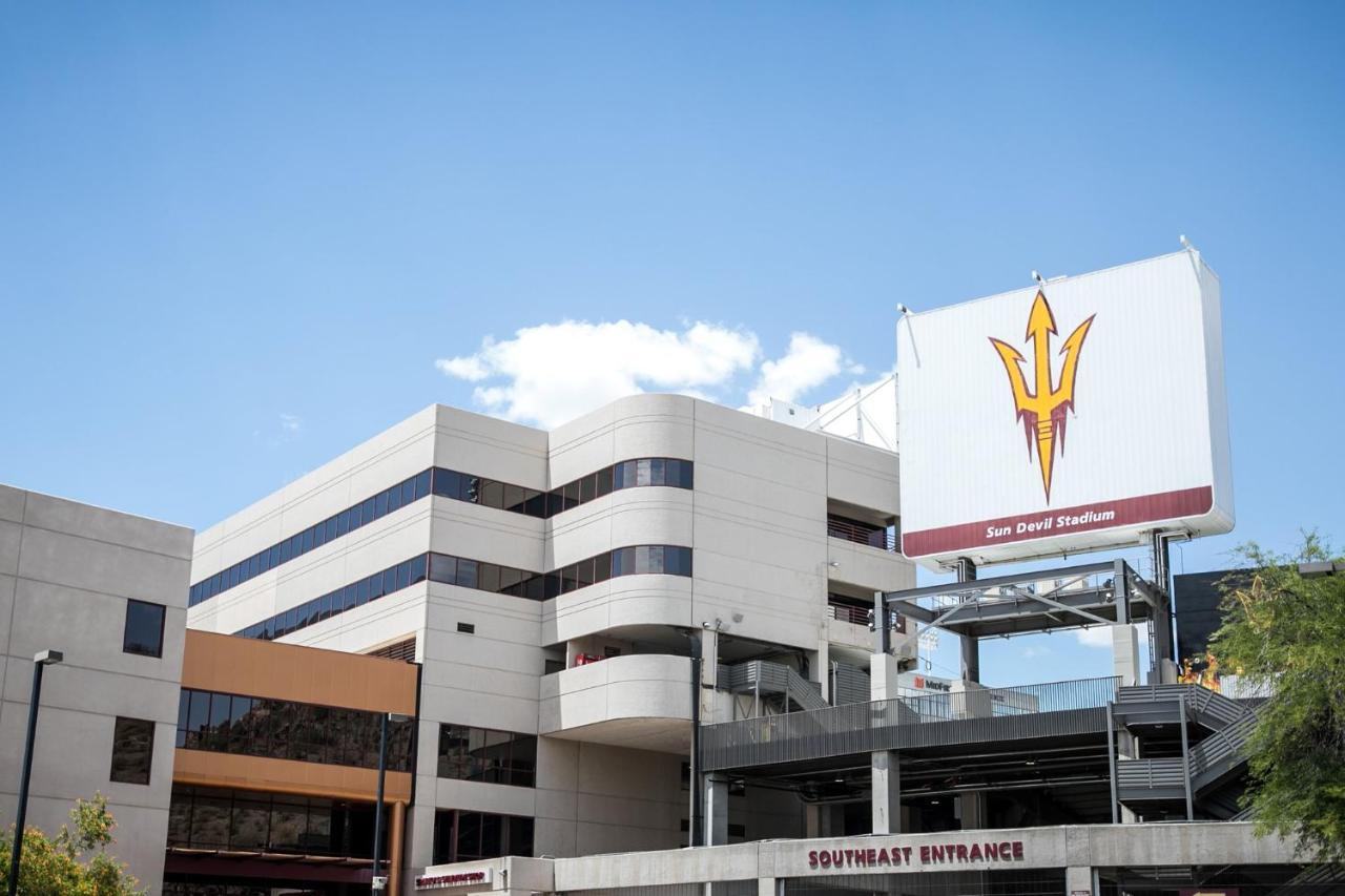 Holiday Inn & Suites Phoenix Airport By Ihg Exterior photo