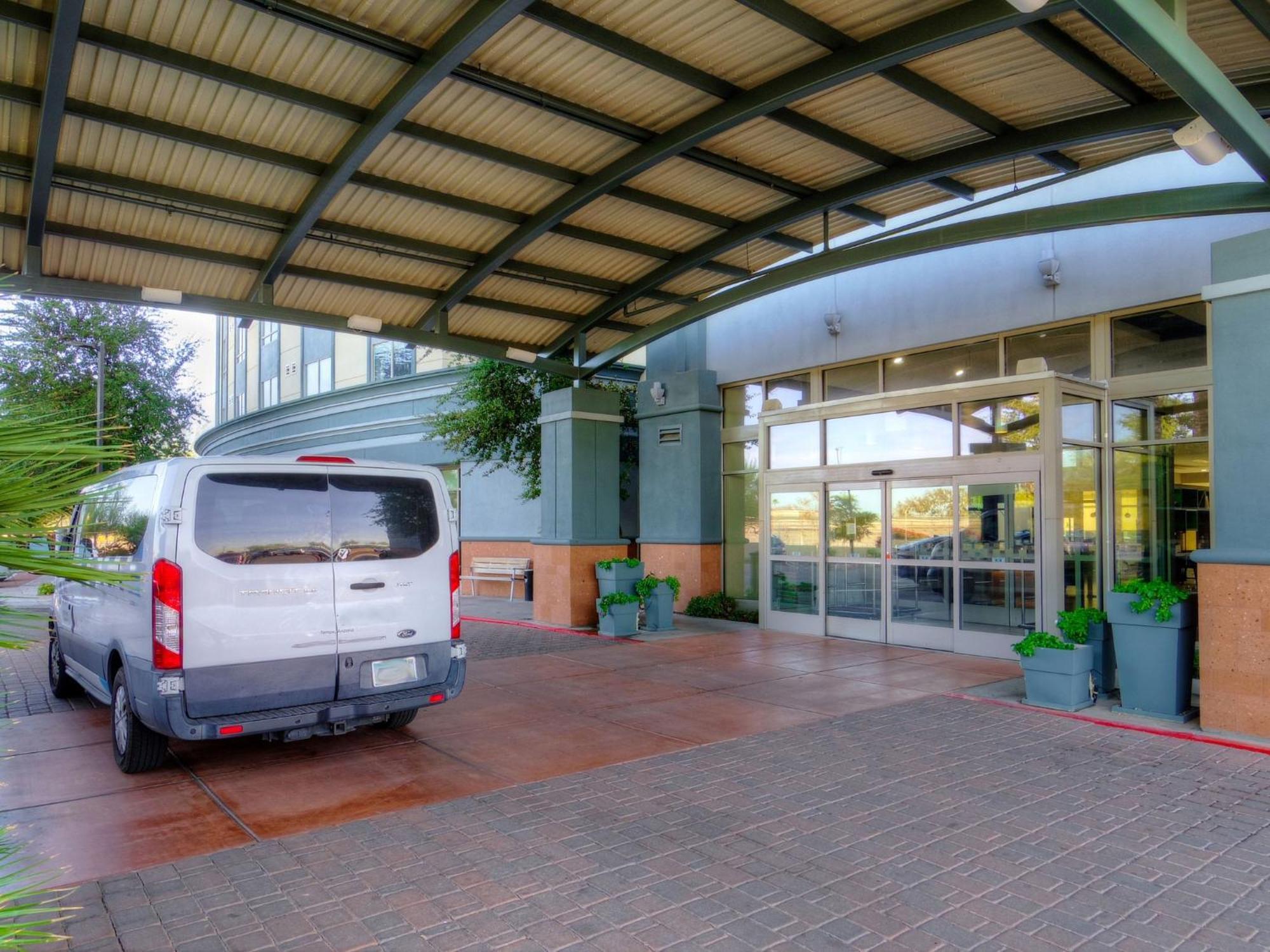 Holiday Inn & Suites Phoenix Airport By Ihg Exterior photo