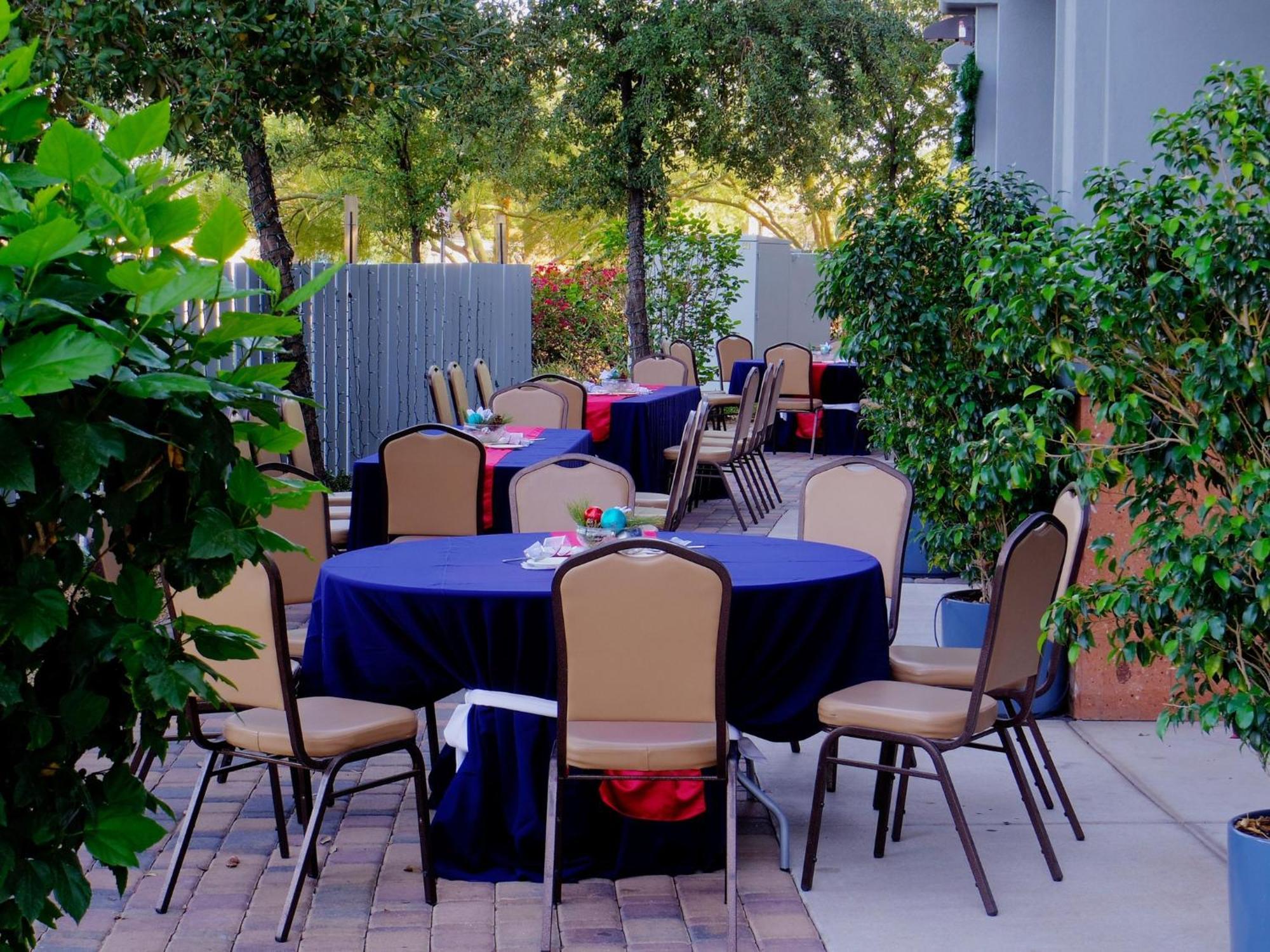 Holiday Inn & Suites Phoenix Airport By Ihg Exterior photo